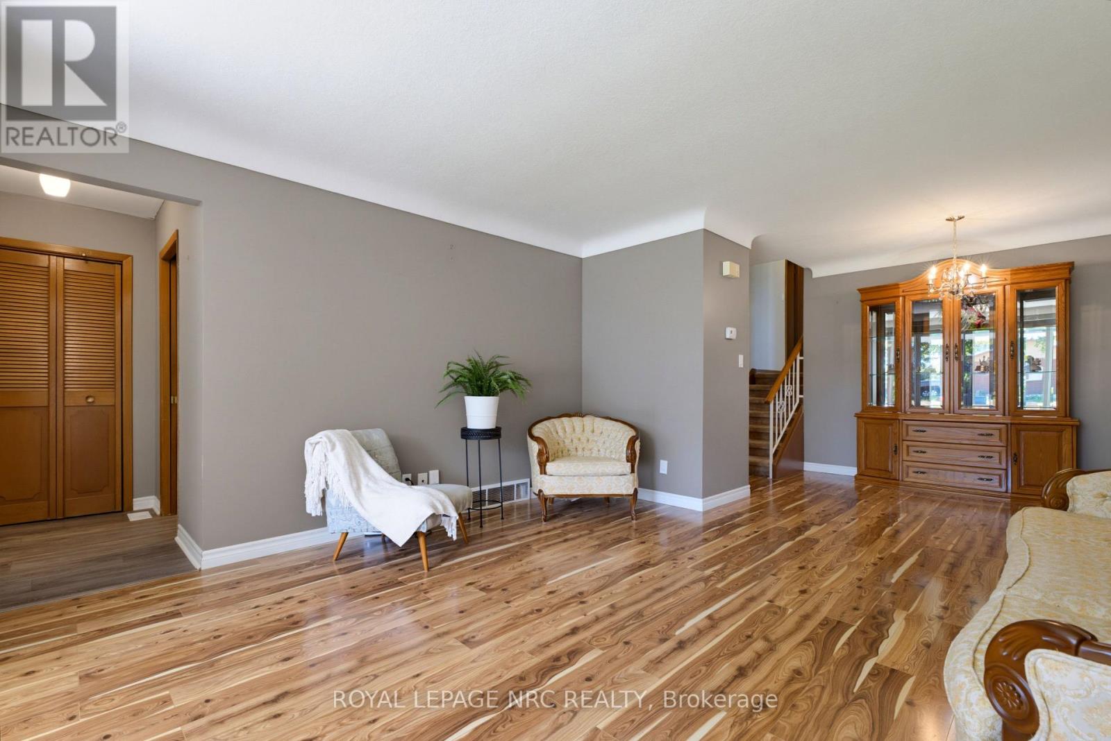 6395 Glengate Street Property Photo 10