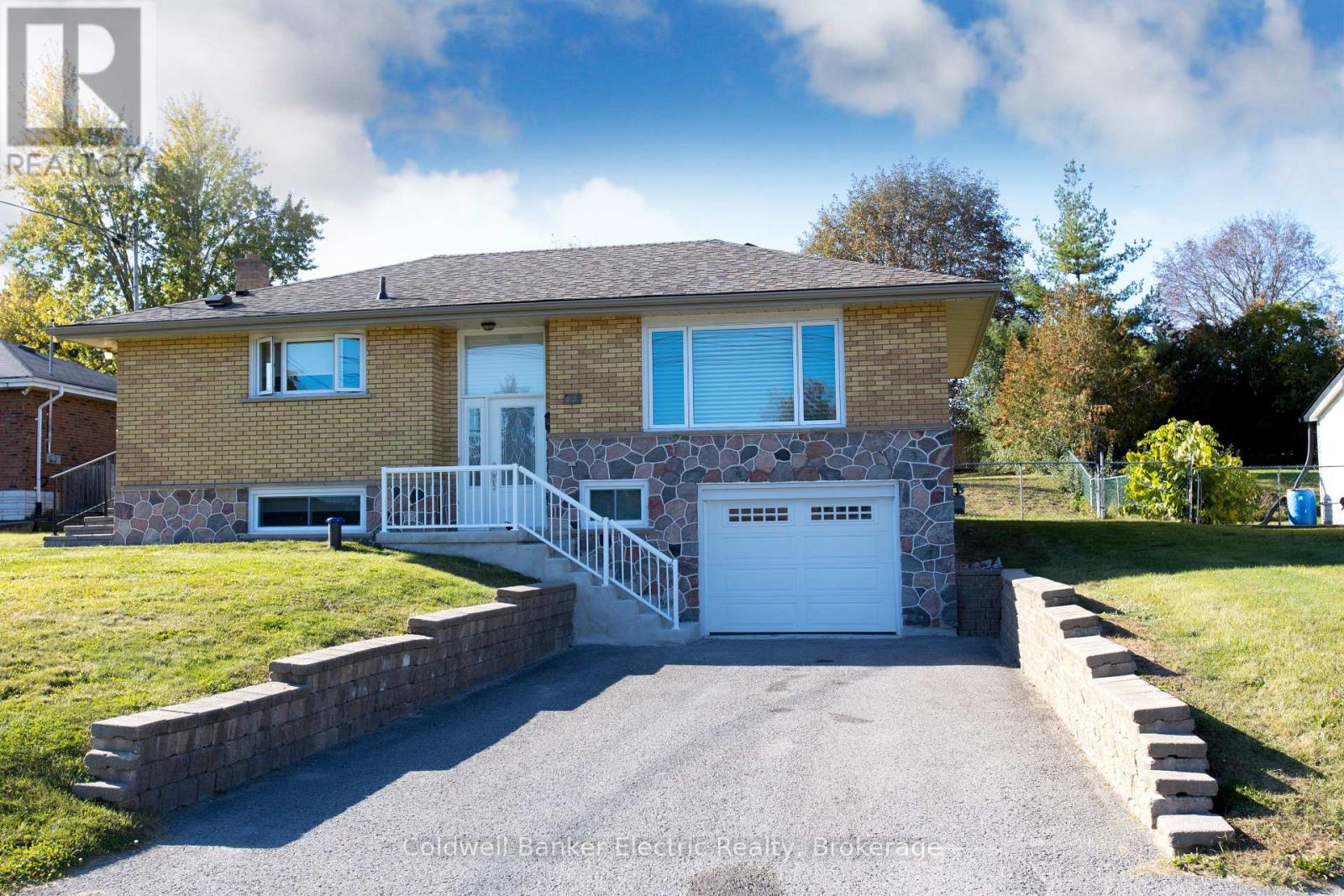 282 Gifford Drive Property Photo 1