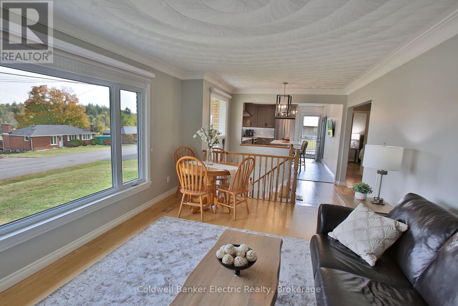 282 Gifford Drive Property Photo 6