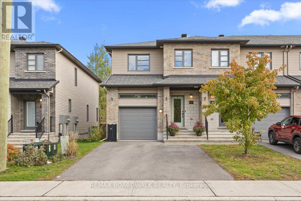 248 Munro Street Property Photo 1