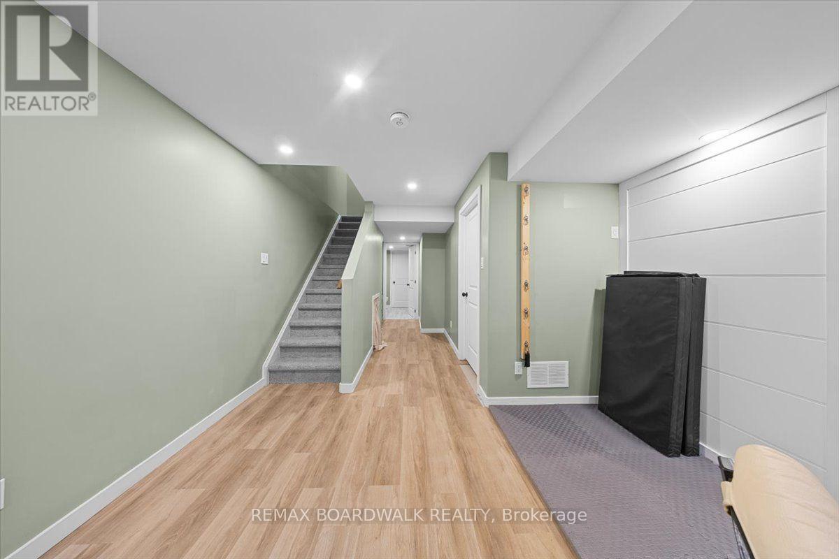248 Munro Street Property Photo 32