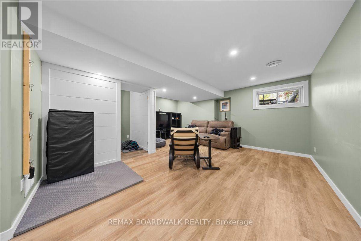 248 Munro Street Property Photo 33