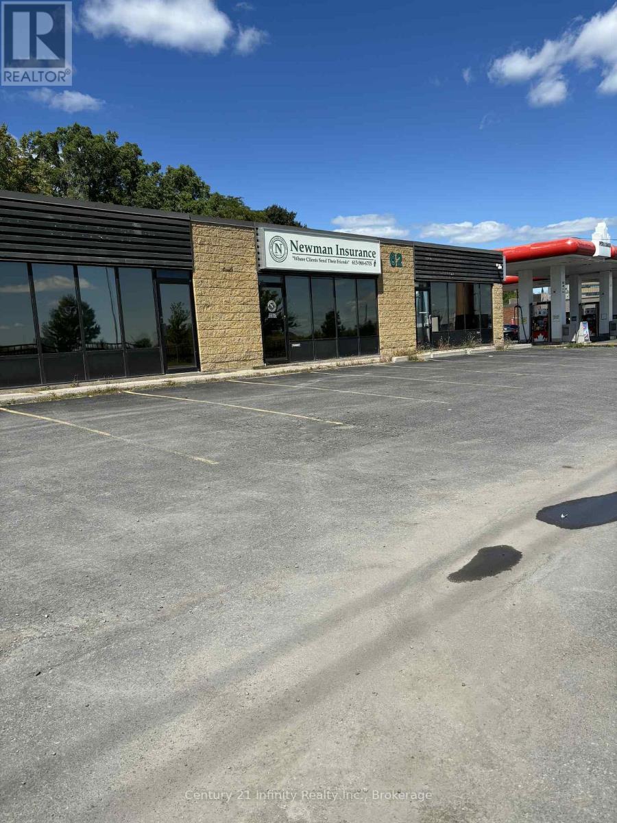 62 Dundas Street W Property Photo 2