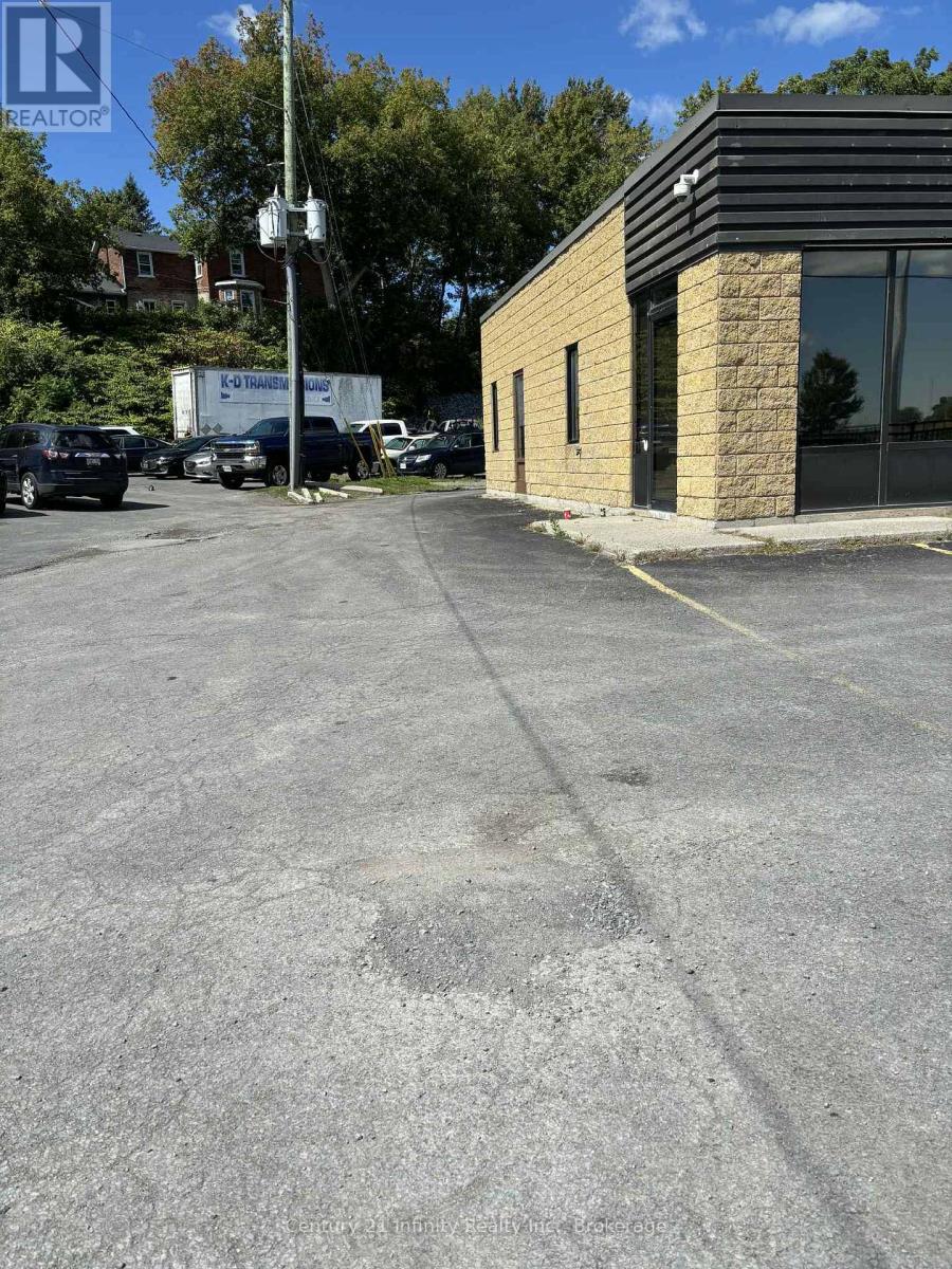 62 Dundas Street W Property Photo 3