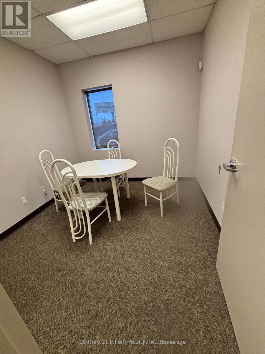 62 Dundas Street W Property Photo 5