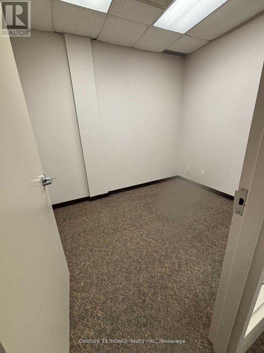 62 Dundas Street W Property Photo 6