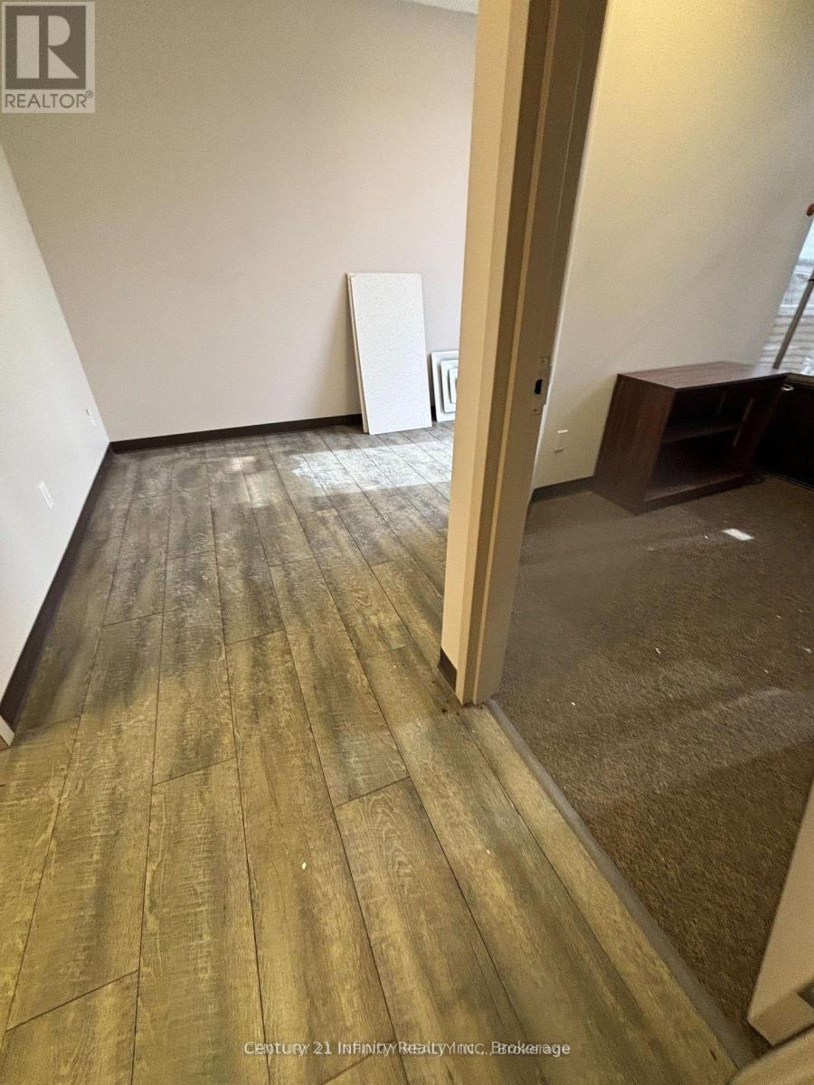 62 Dundas Street W Property Photo 7