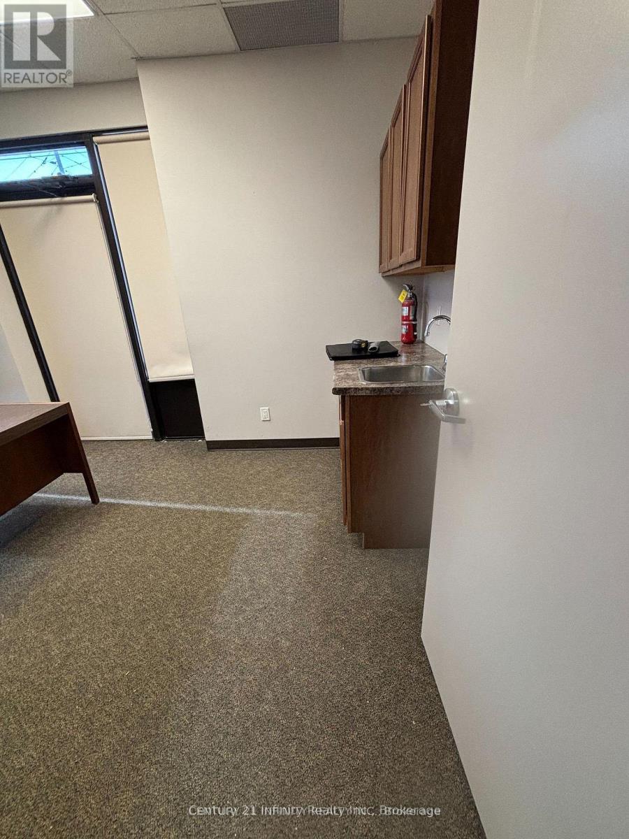 62 Dundas Street W Property Photo 8