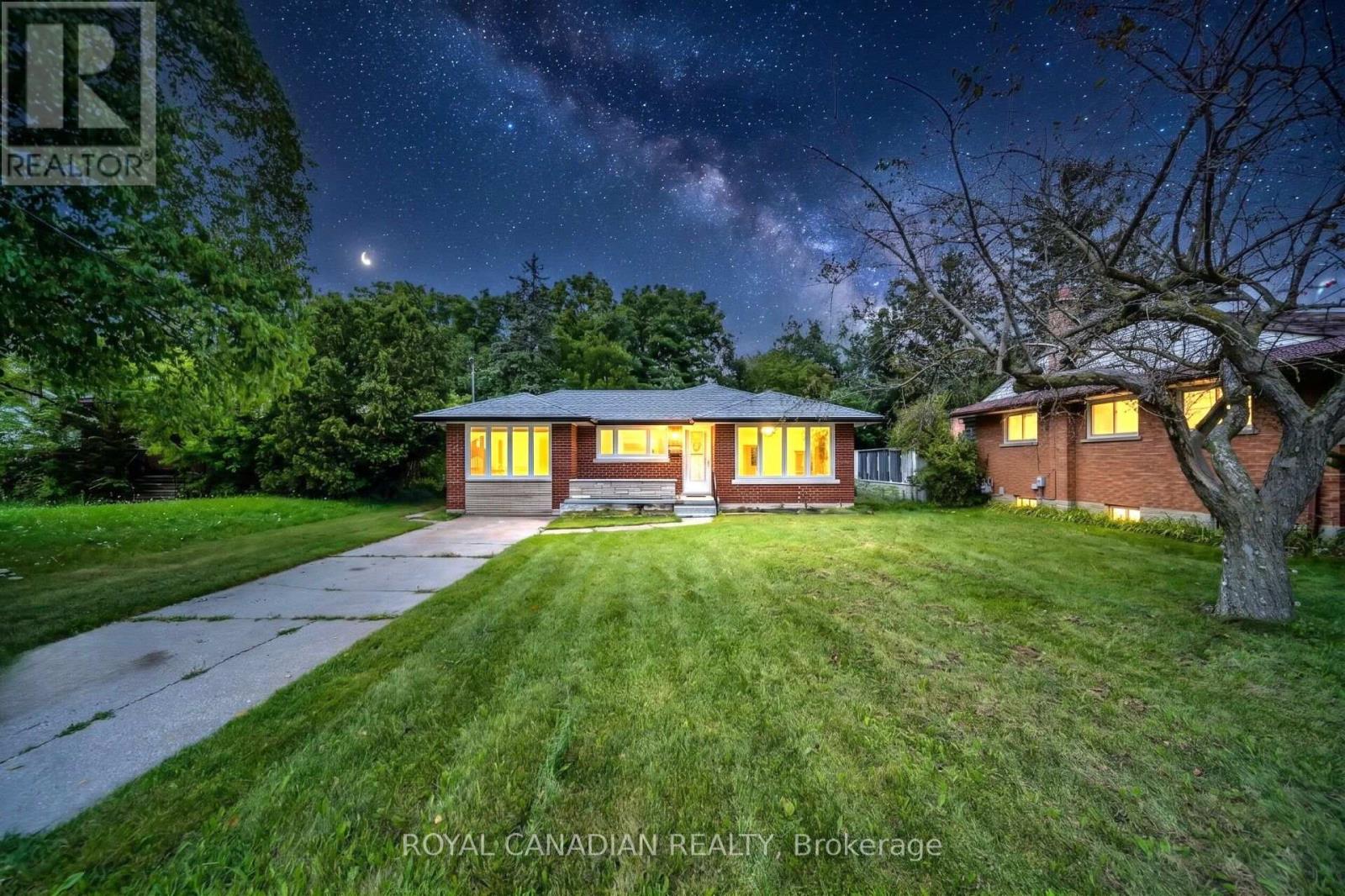 284 Cedar Crescent Property Photo 3