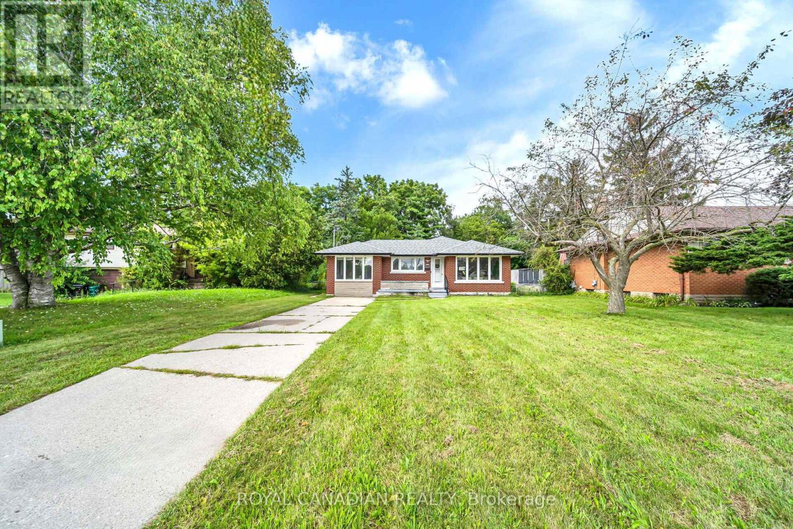 284 Cedar Crescent Property Photo 4