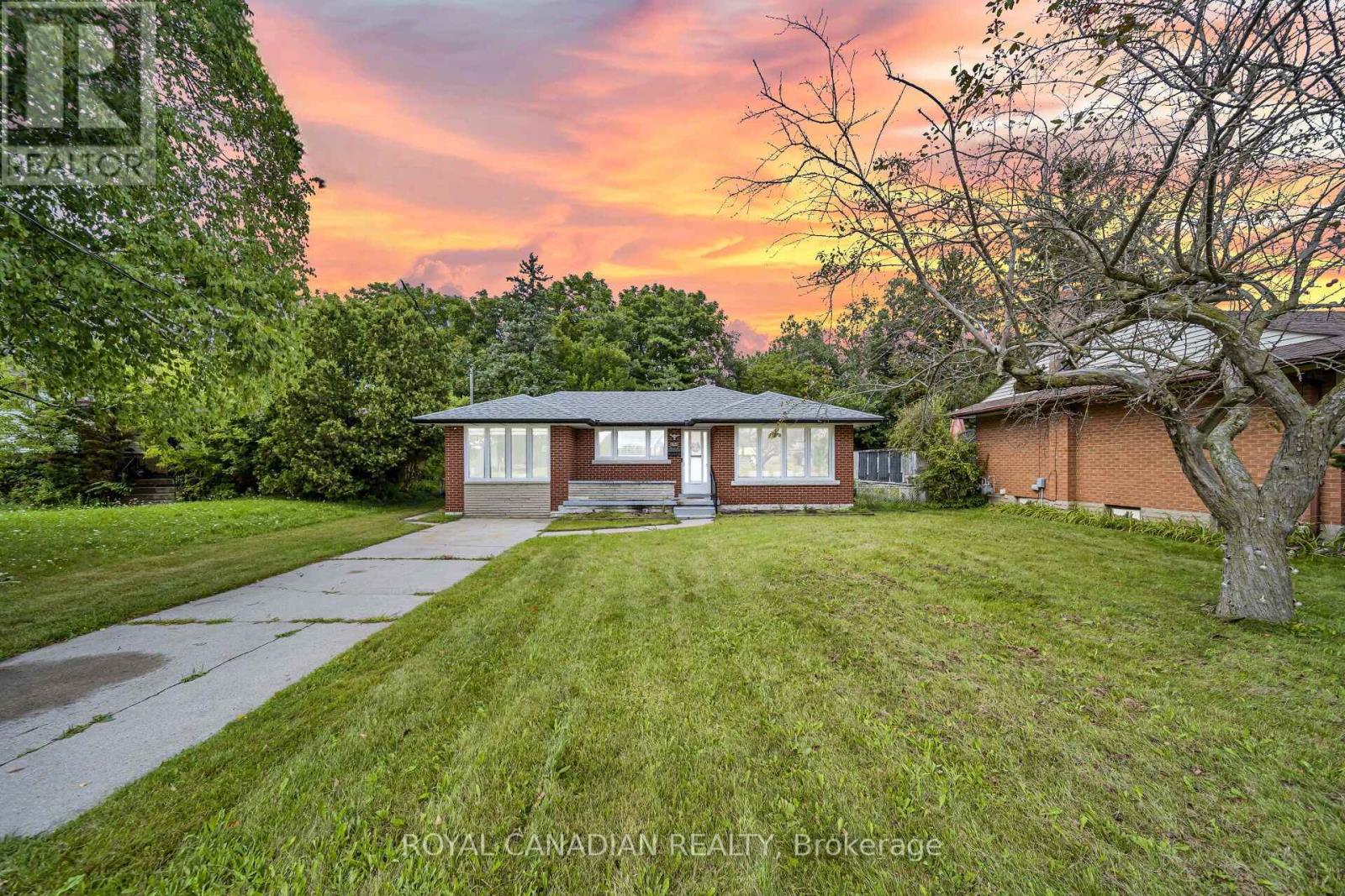 284 Cedar Crescent Property Photo 5