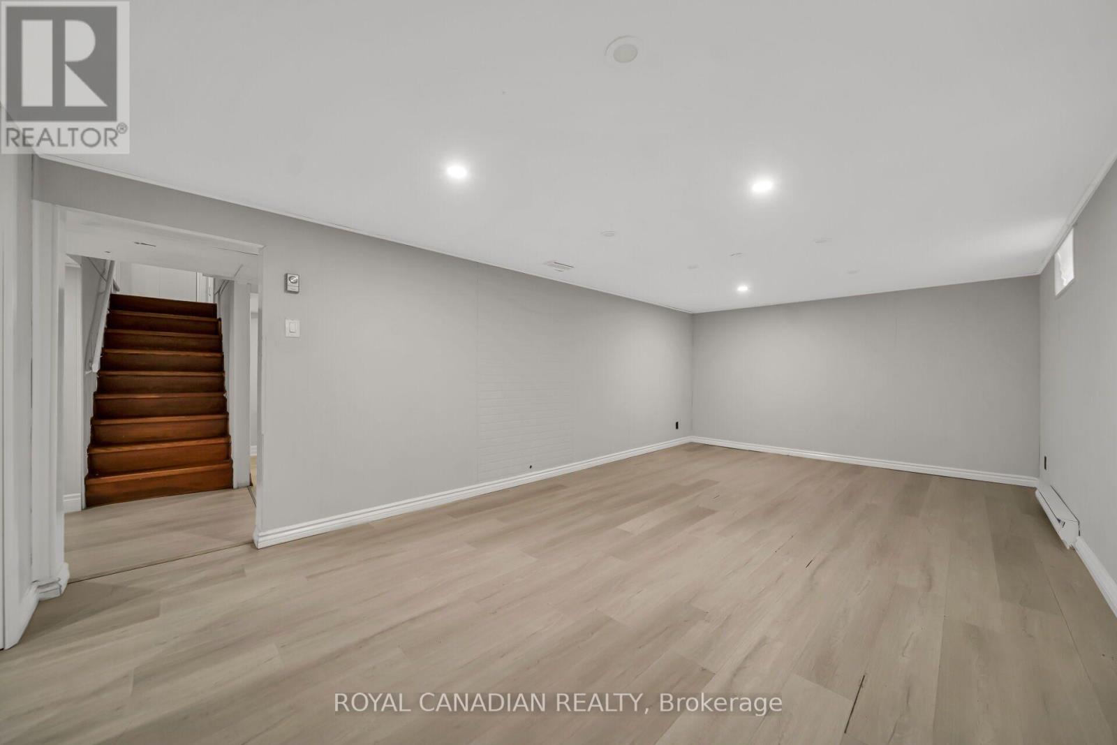 284 Cedar Crescent Property Photo 35