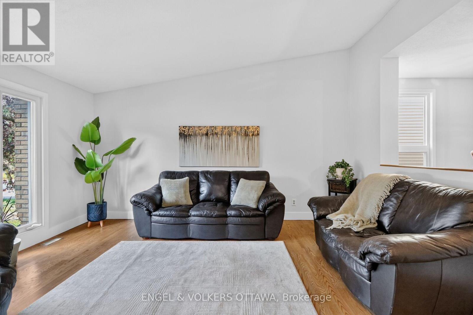 138 Sherway Drive Property Photo 2