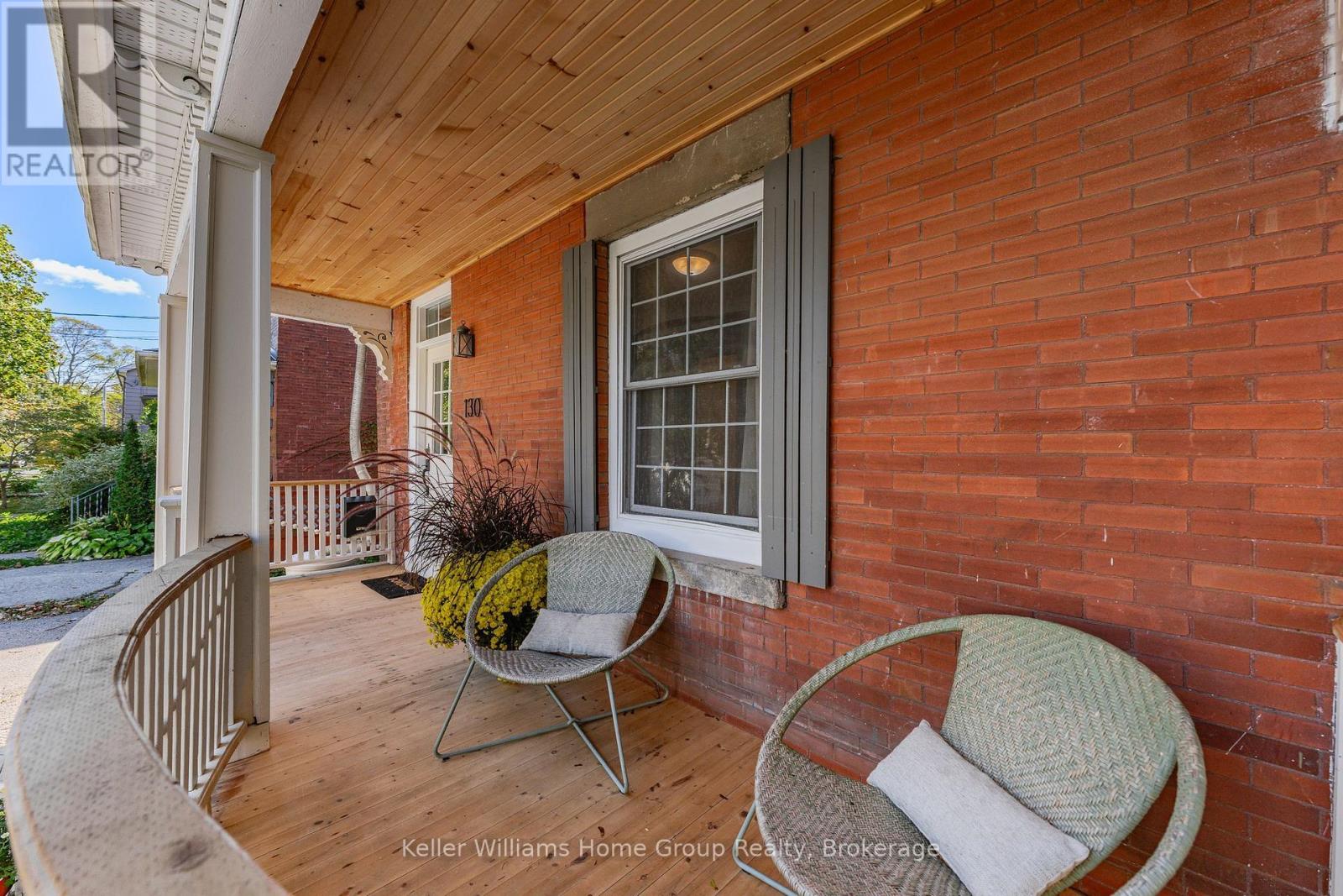 130 Yorkshire Street N Property Photo 6