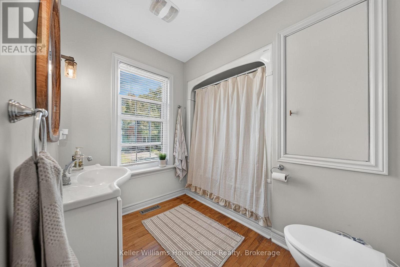 130 Yorkshire Street N Property Photo 29