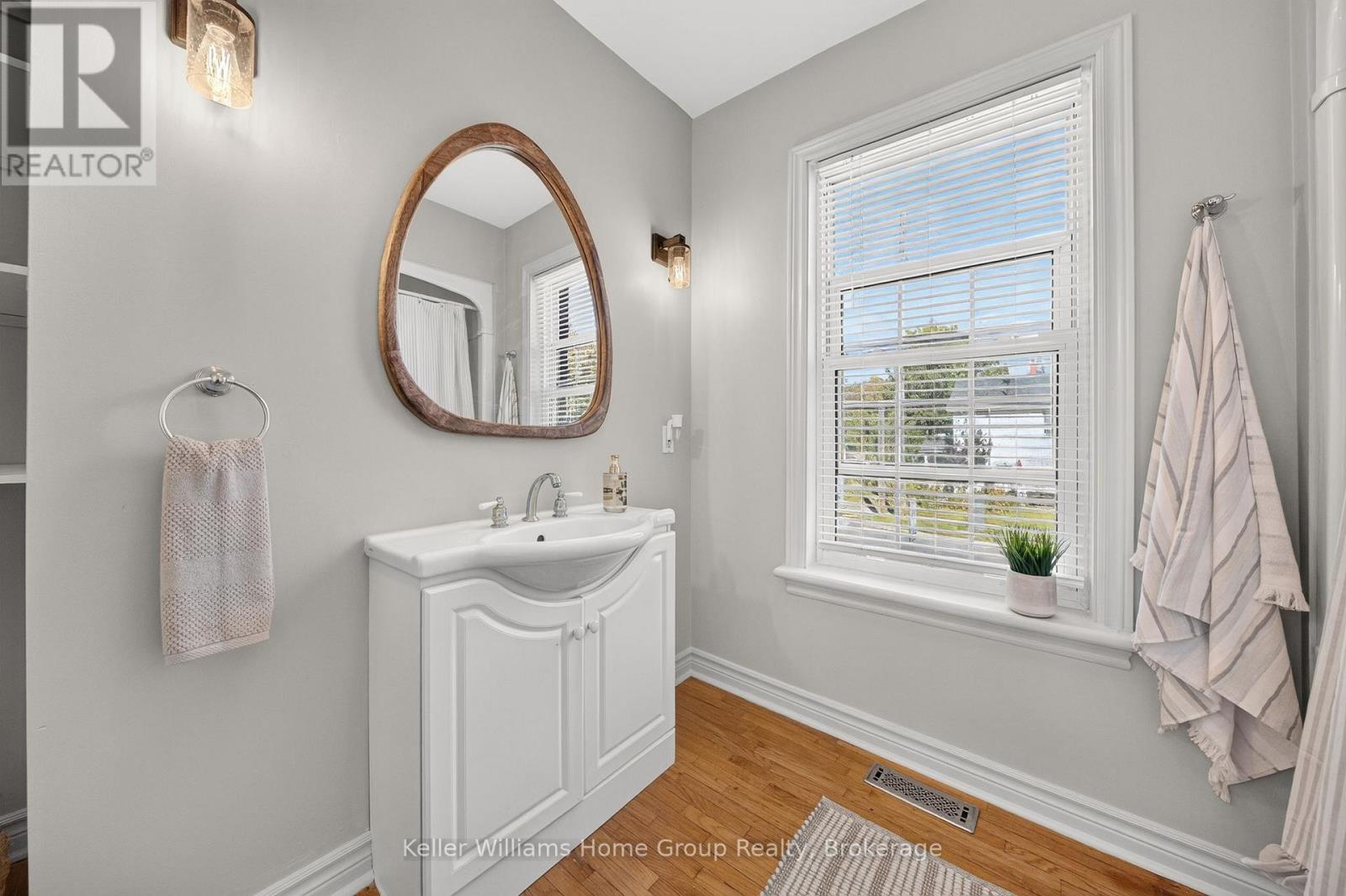 130 Yorkshire Street N Property Photo 31