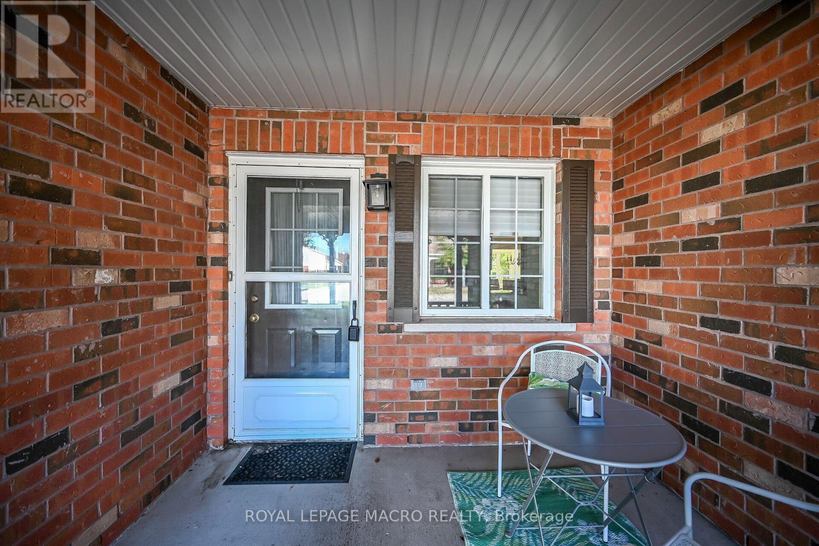 4 - 4108 Loganberry Court Property Photo 4