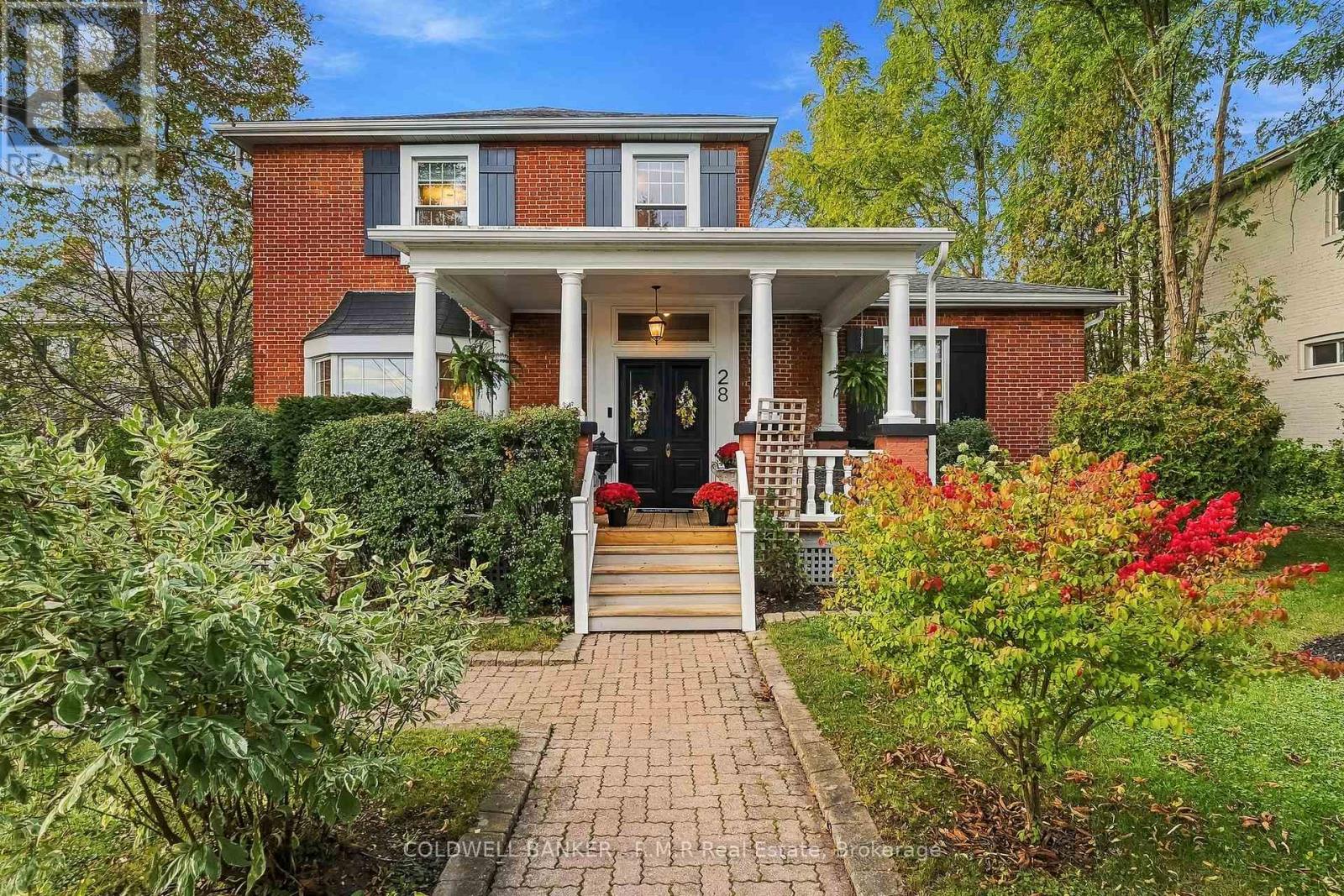 28 University Avenue W Property Photo 2
