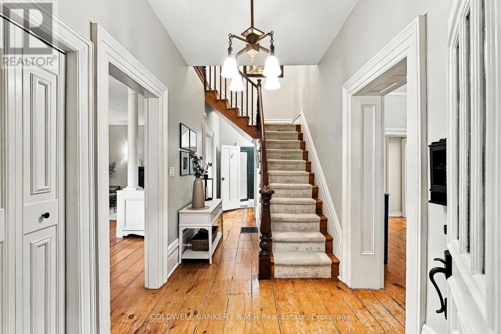 28 University Avenue W Property Photo 8