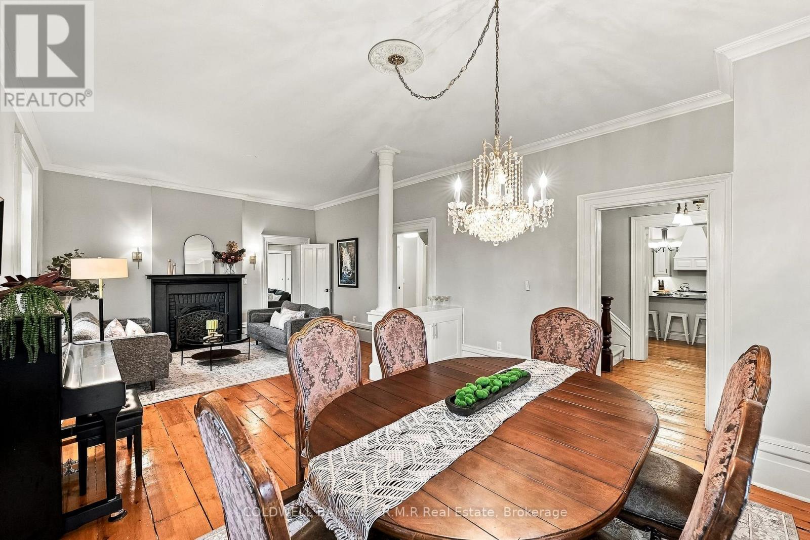 28 University Avenue W Property Photo 10