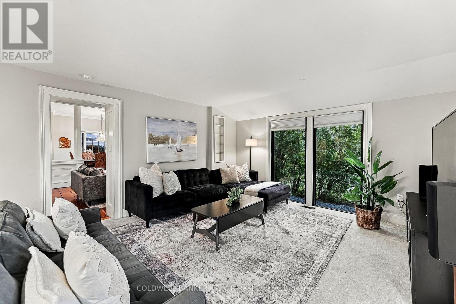 28 University Avenue W Property Photo 13