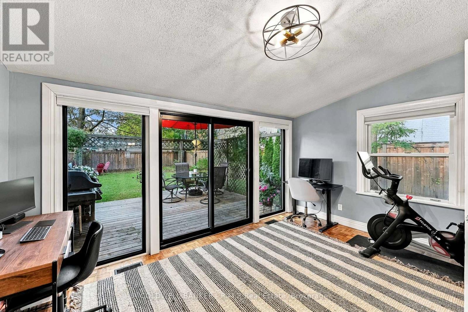 28 University Avenue W Property Photo 17