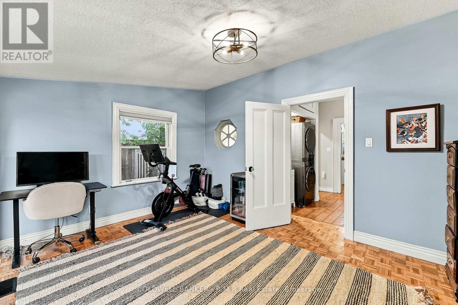 28 University Avenue W Property Photo 18