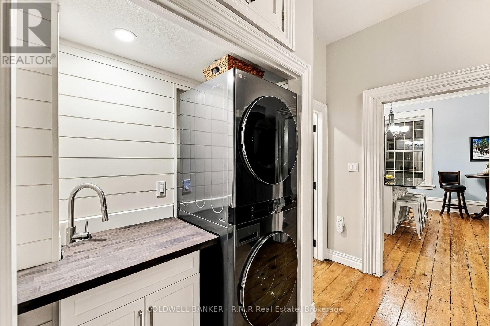 28 University Avenue W Property Photo 20