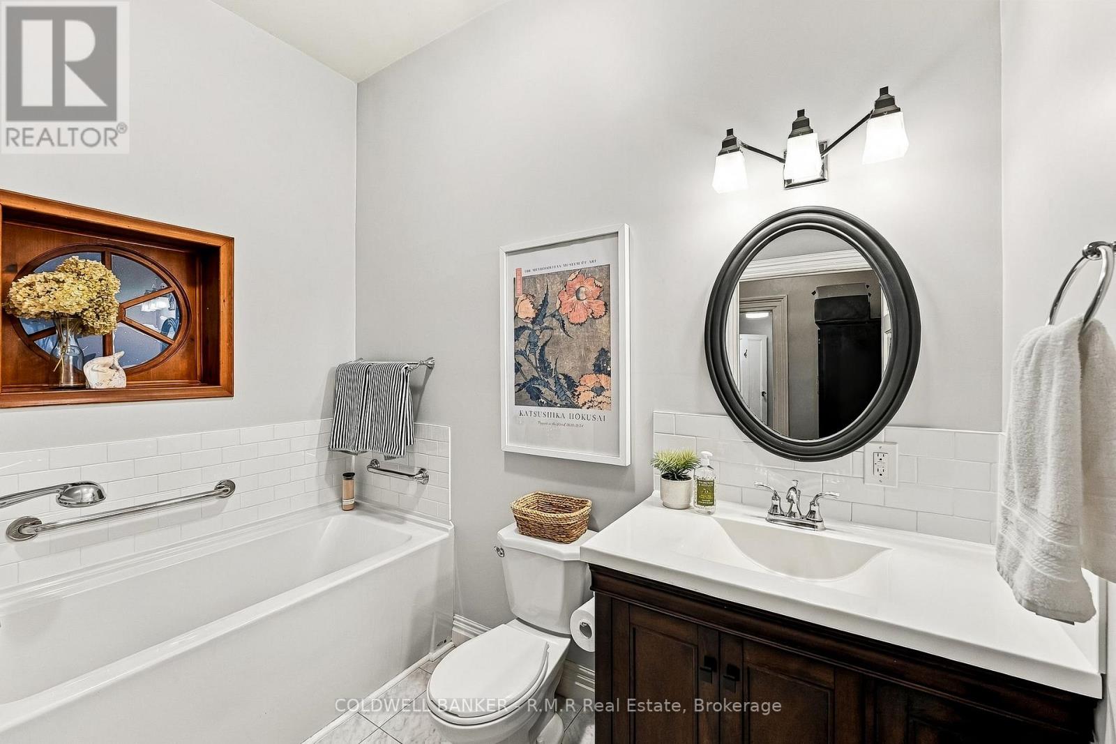 28 University Avenue W Property Photo 22
