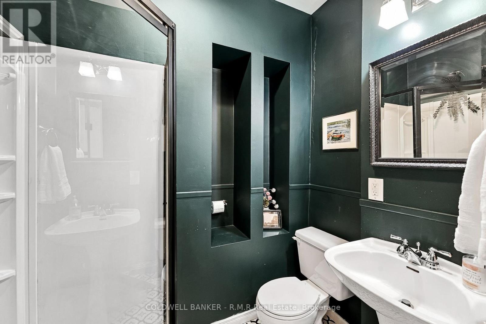 28 University Avenue W Property Photo 23