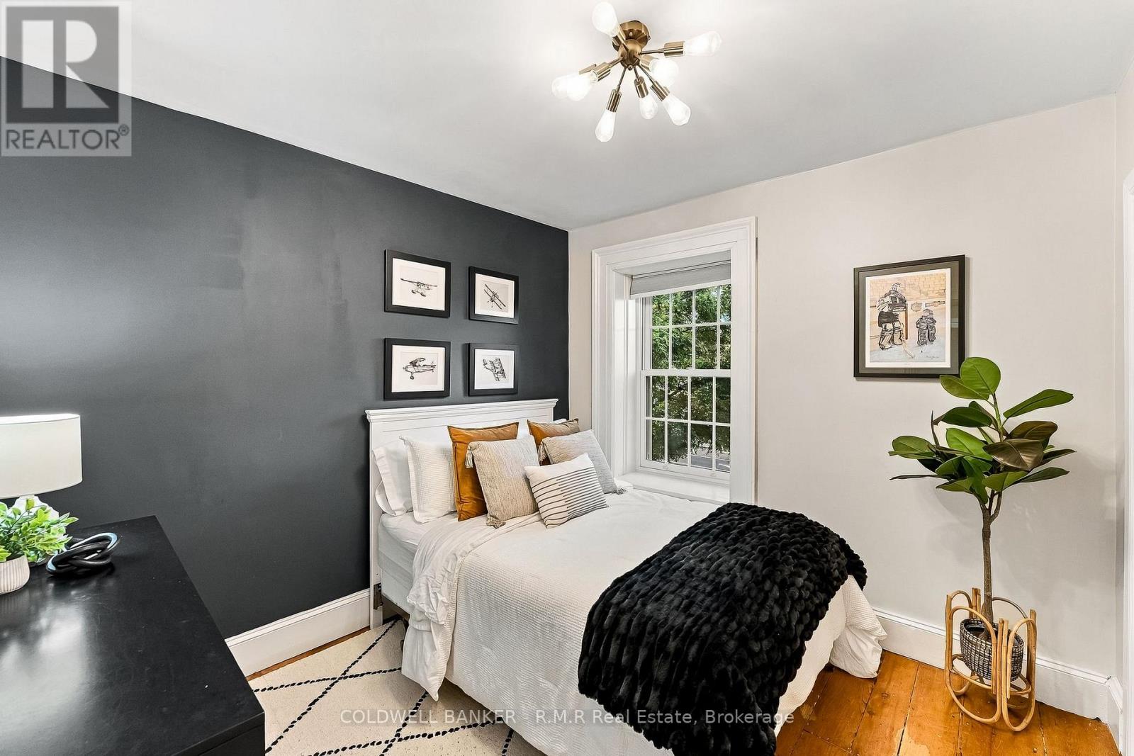 28 University Avenue W Property Photo 24