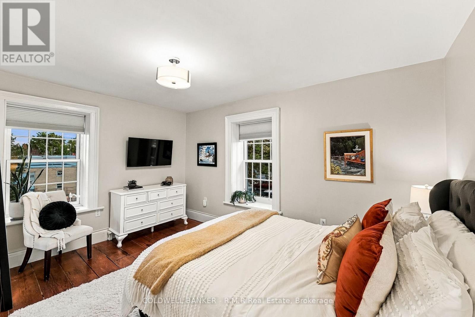 28 University Avenue W Property Photo 25