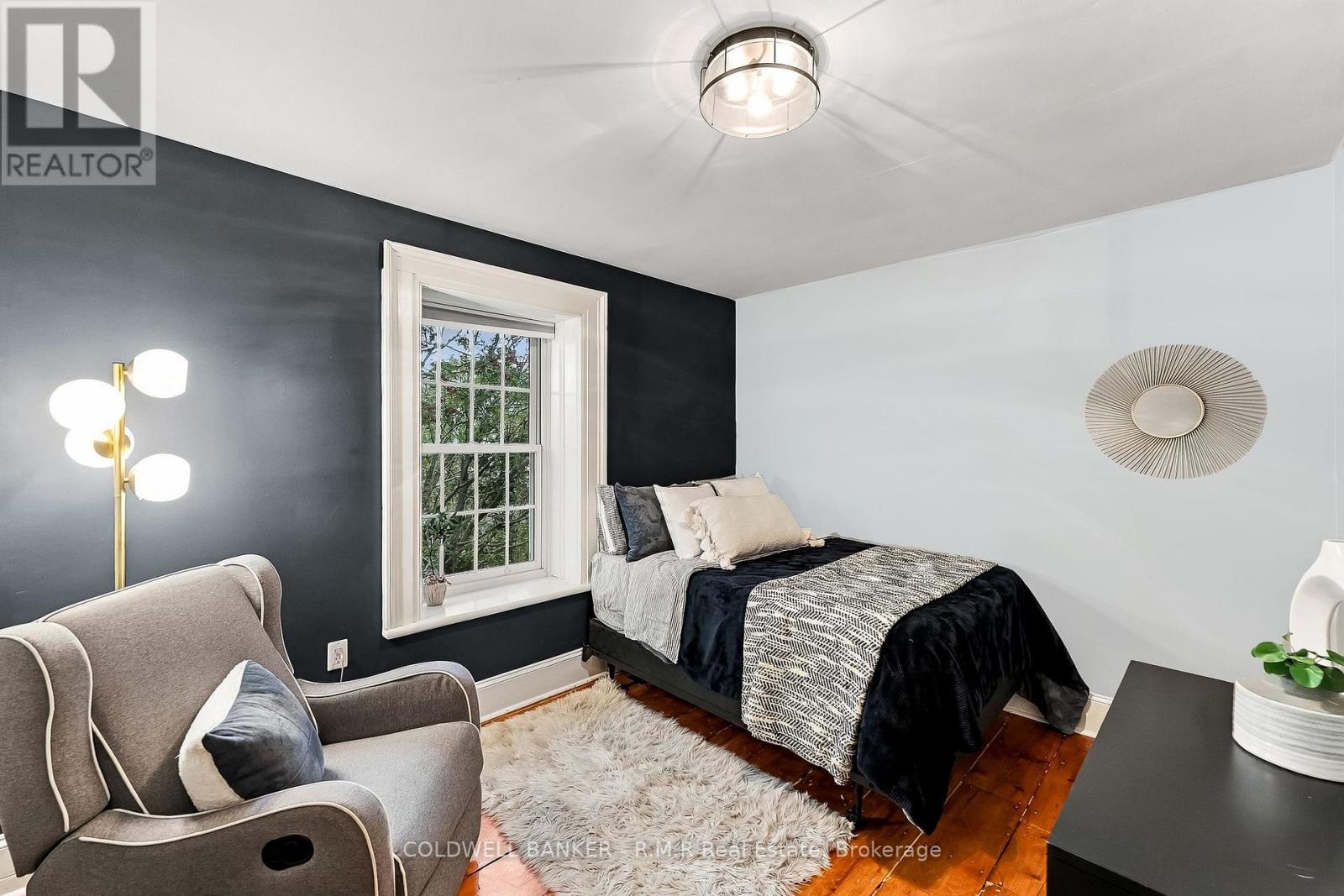 28 University Avenue W Property Photo 27
