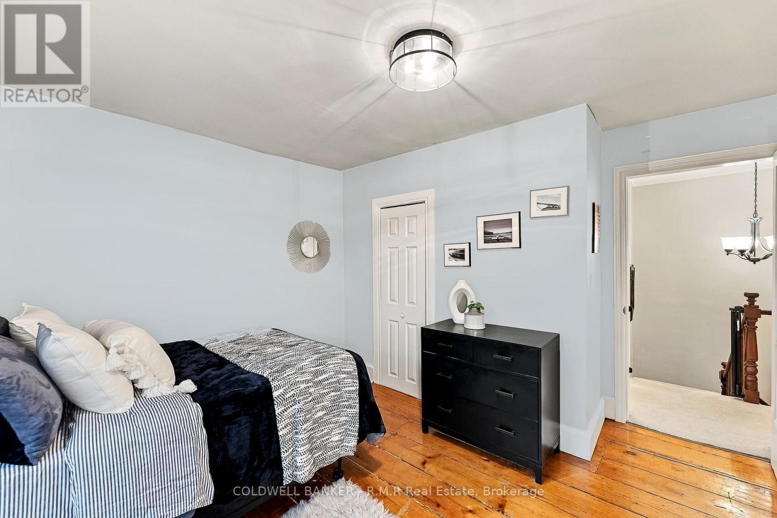 28 University Avenue W Property Photo 28