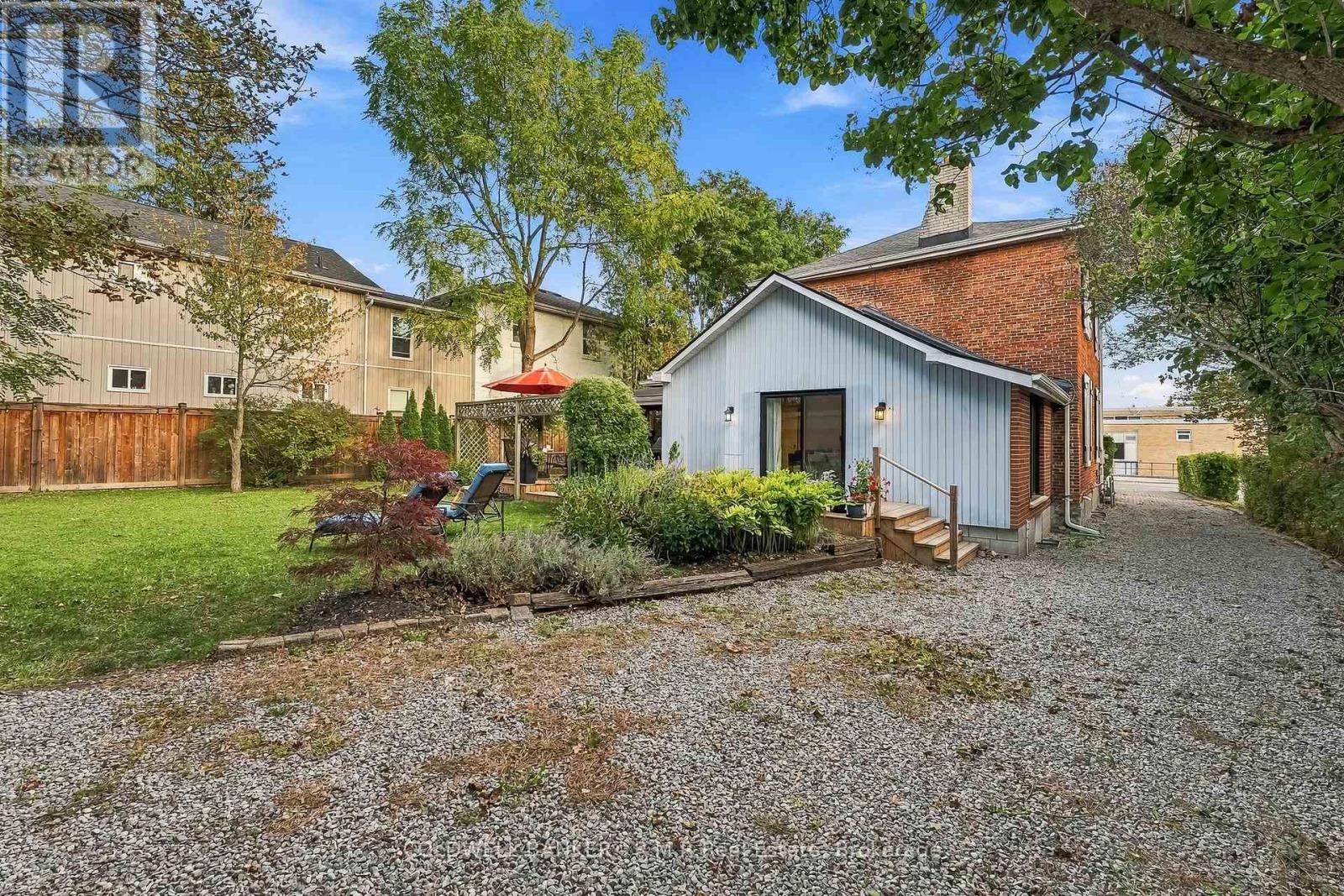 28 University Avenue W Property Photo 33