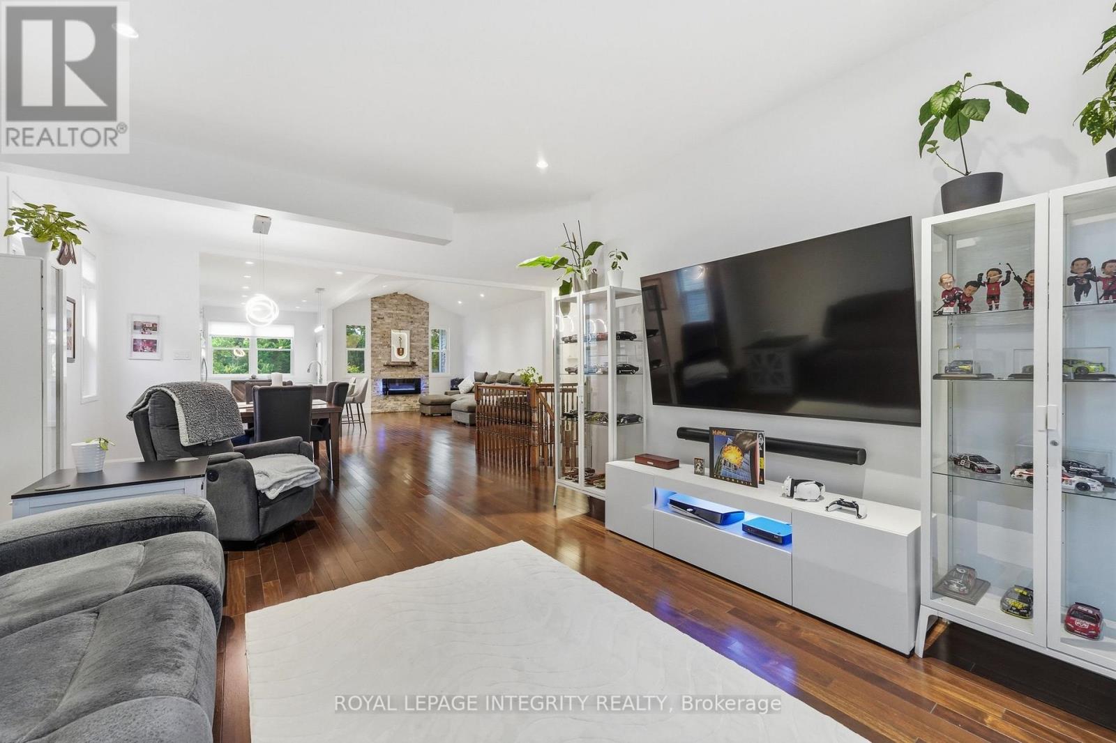 443 Landswood Way Property Photo 14
