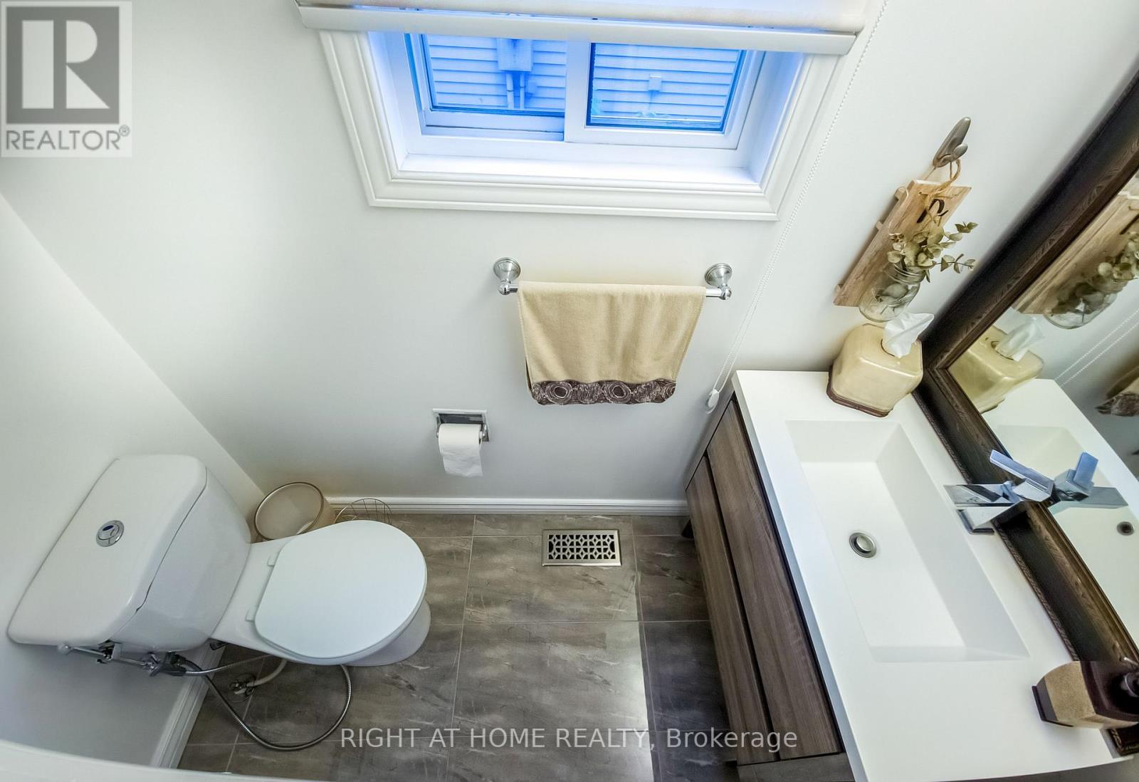 6080 Rivercrest Drive Property Photo 4