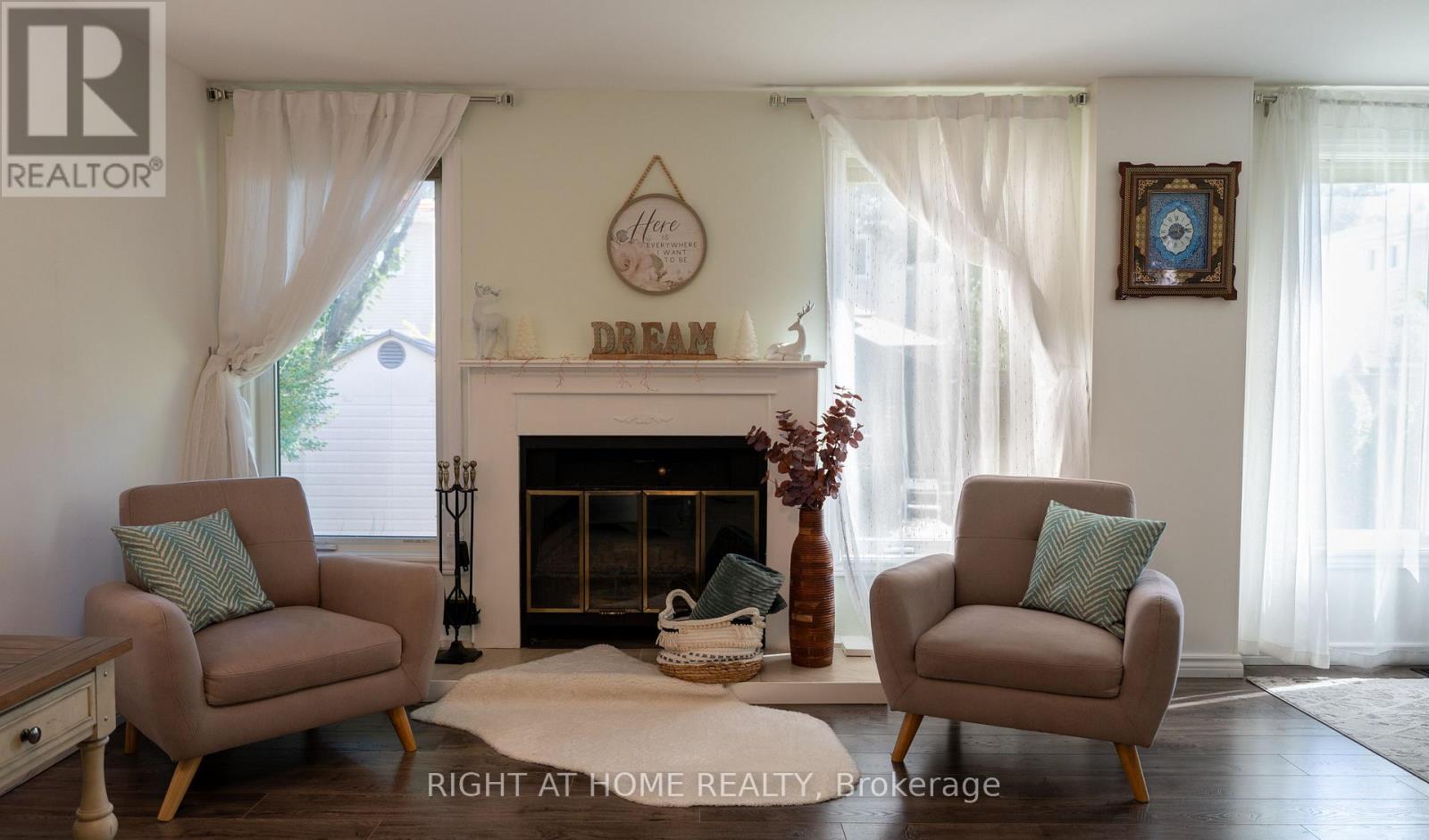 6080 Rivercrest Drive Property Photo 8