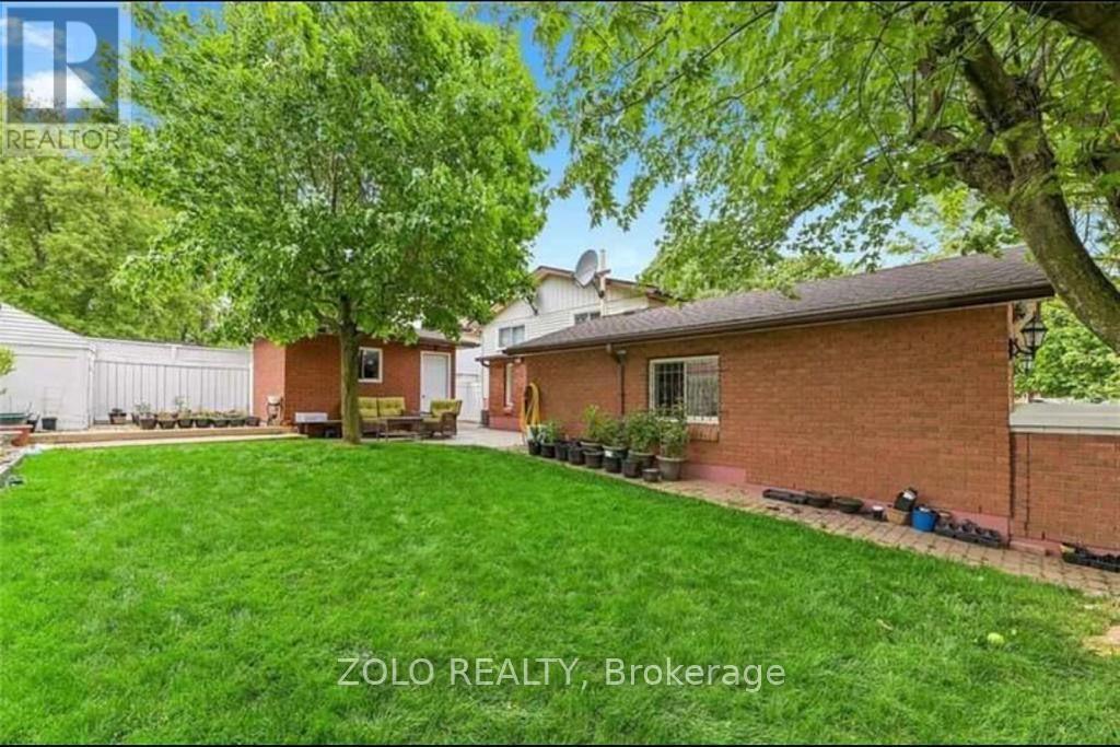 Lower - 1 Garrow Drive W Property Photo 2