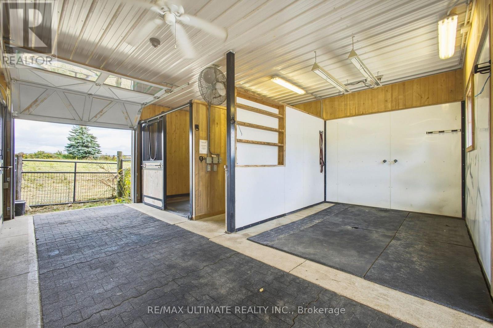 873421 5th Line Estates Property Photo 22