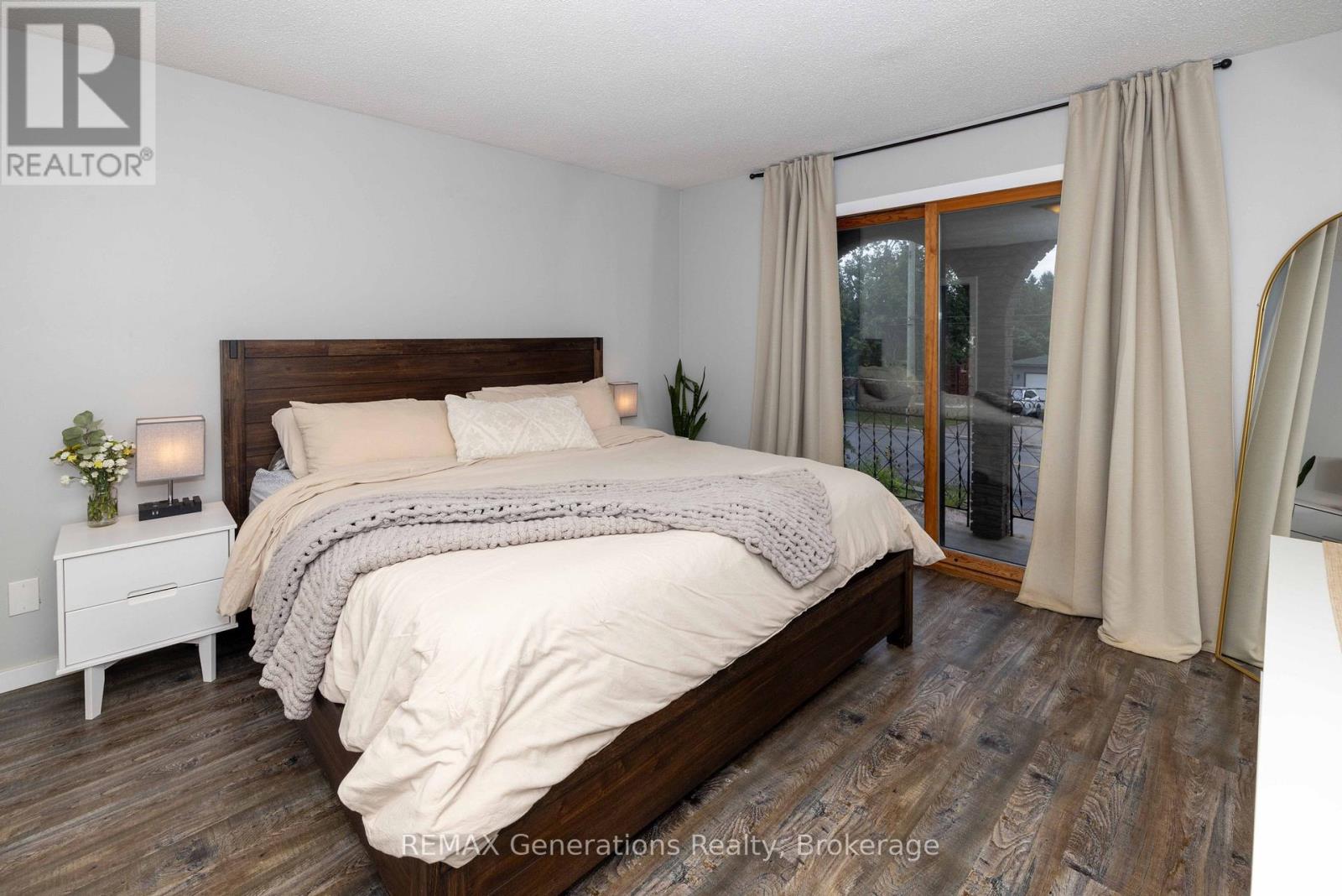282 Algoma Street N Property Photo 12