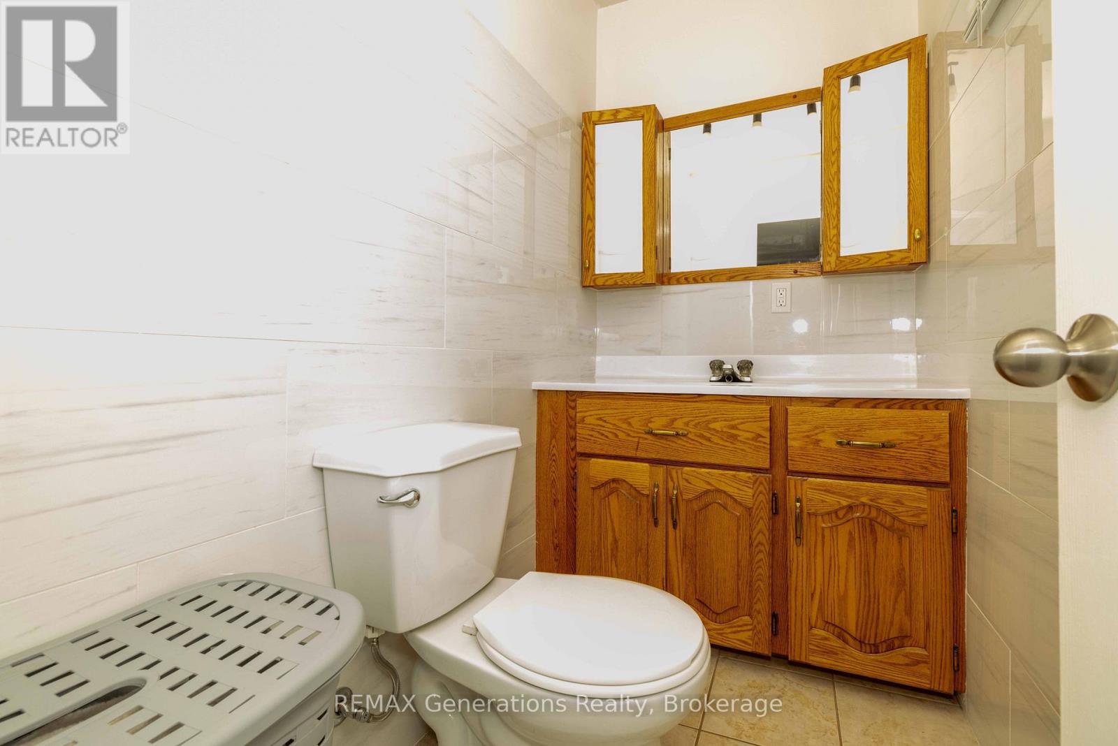 282 Algoma Street N Property Photo 15