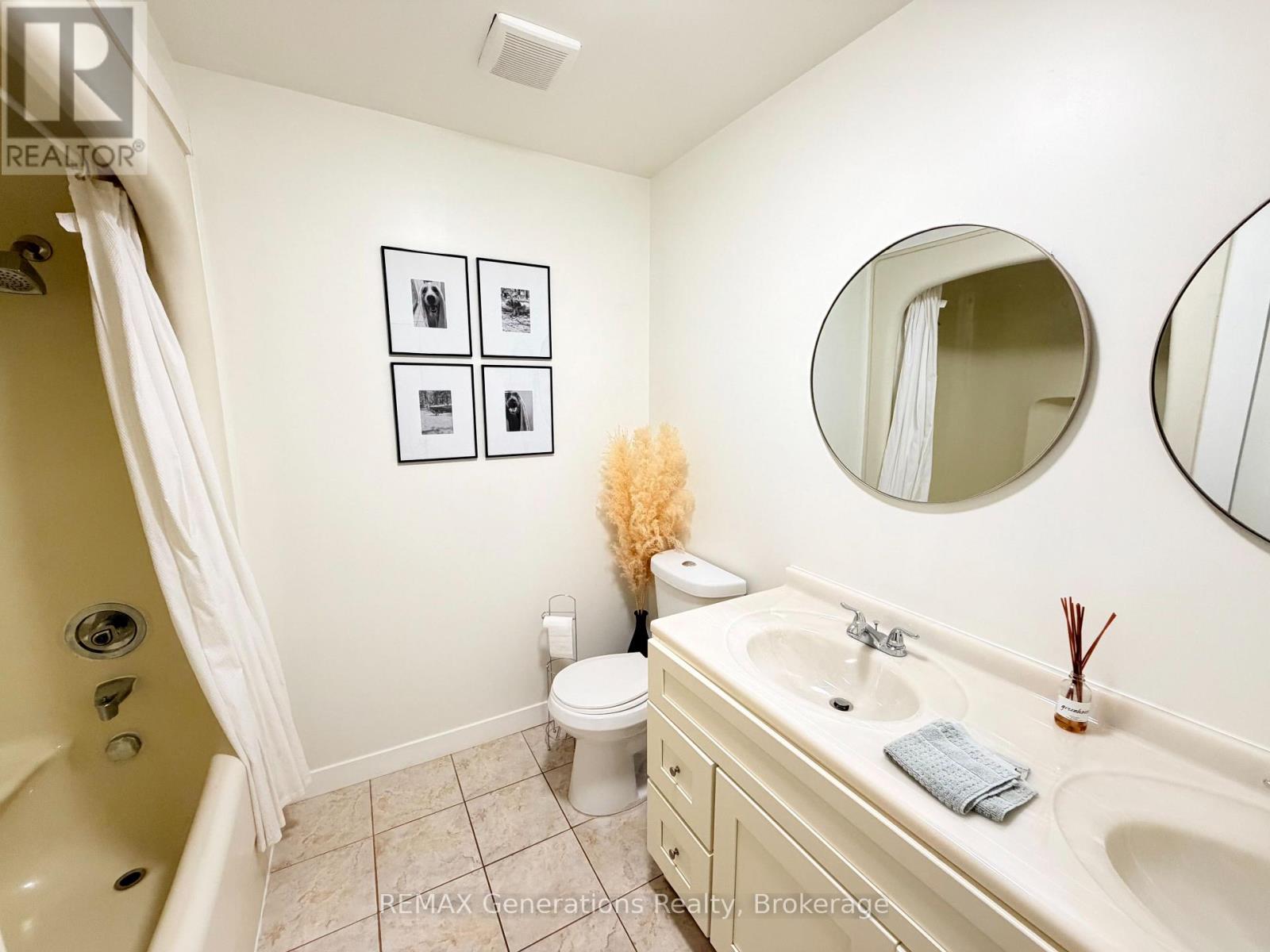 282 Algoma Street N Property Photo 18