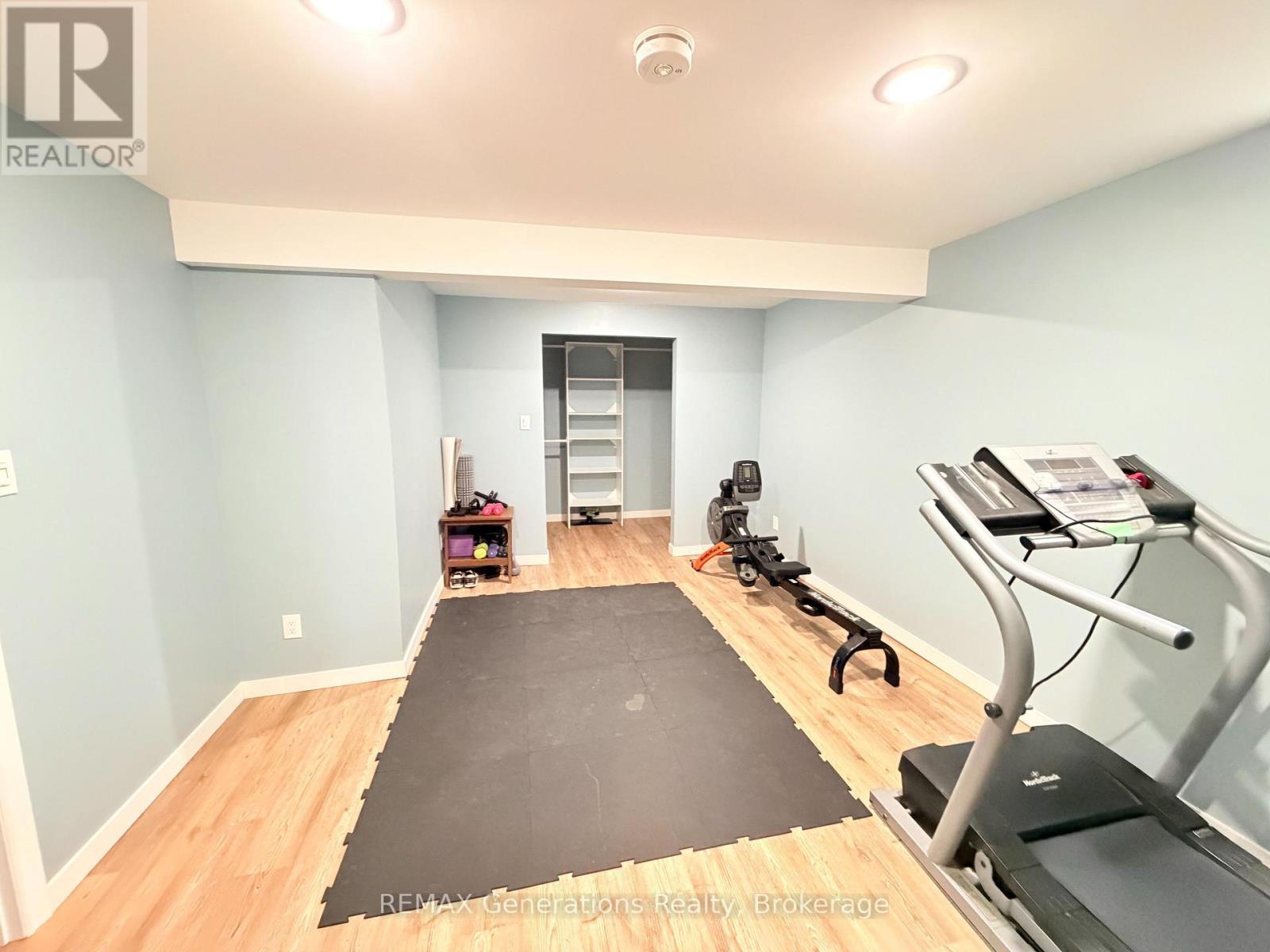 282 Algoma Street N Property Photo 25