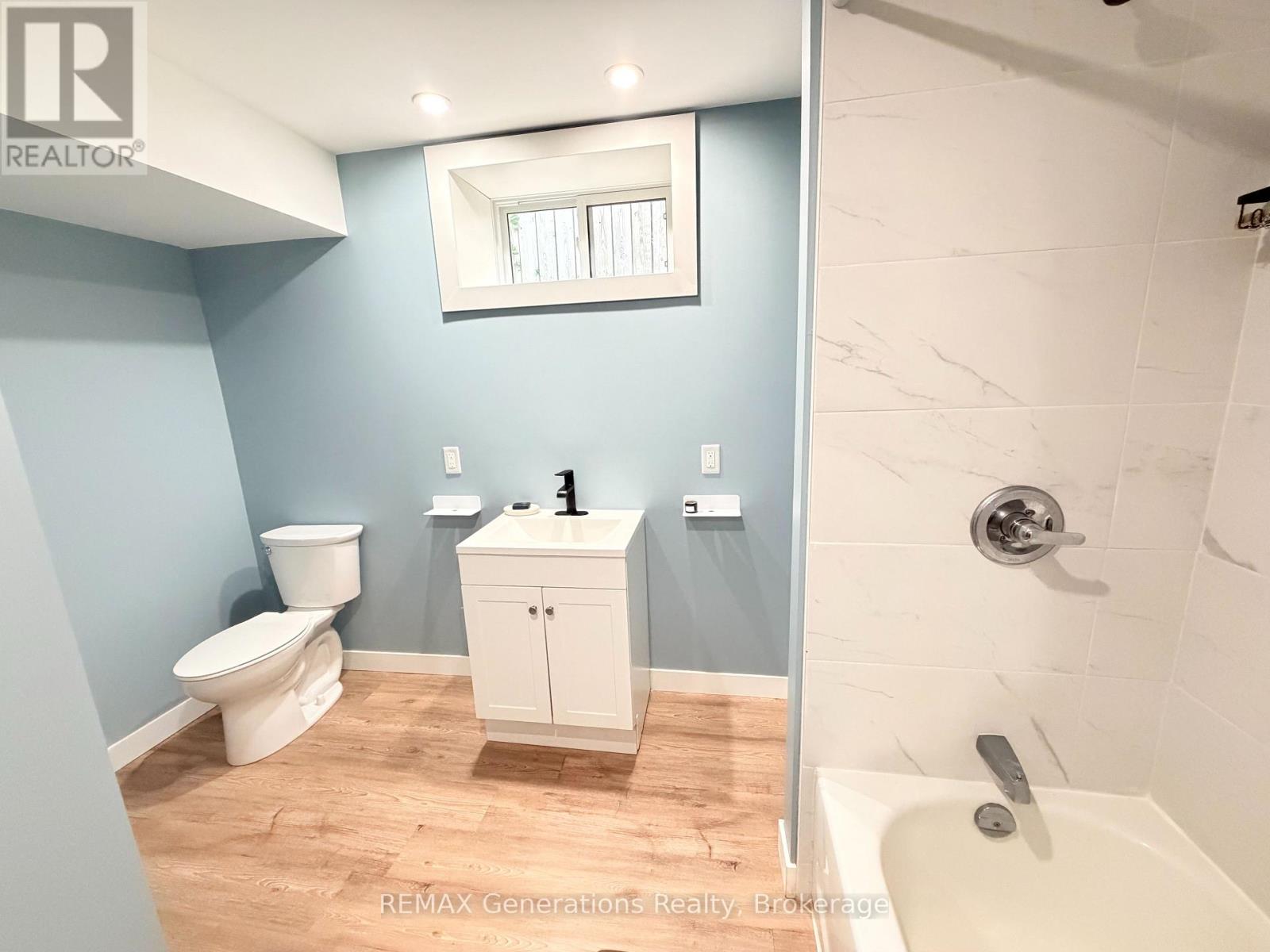 282 Algoma Street N Property Photo 26
