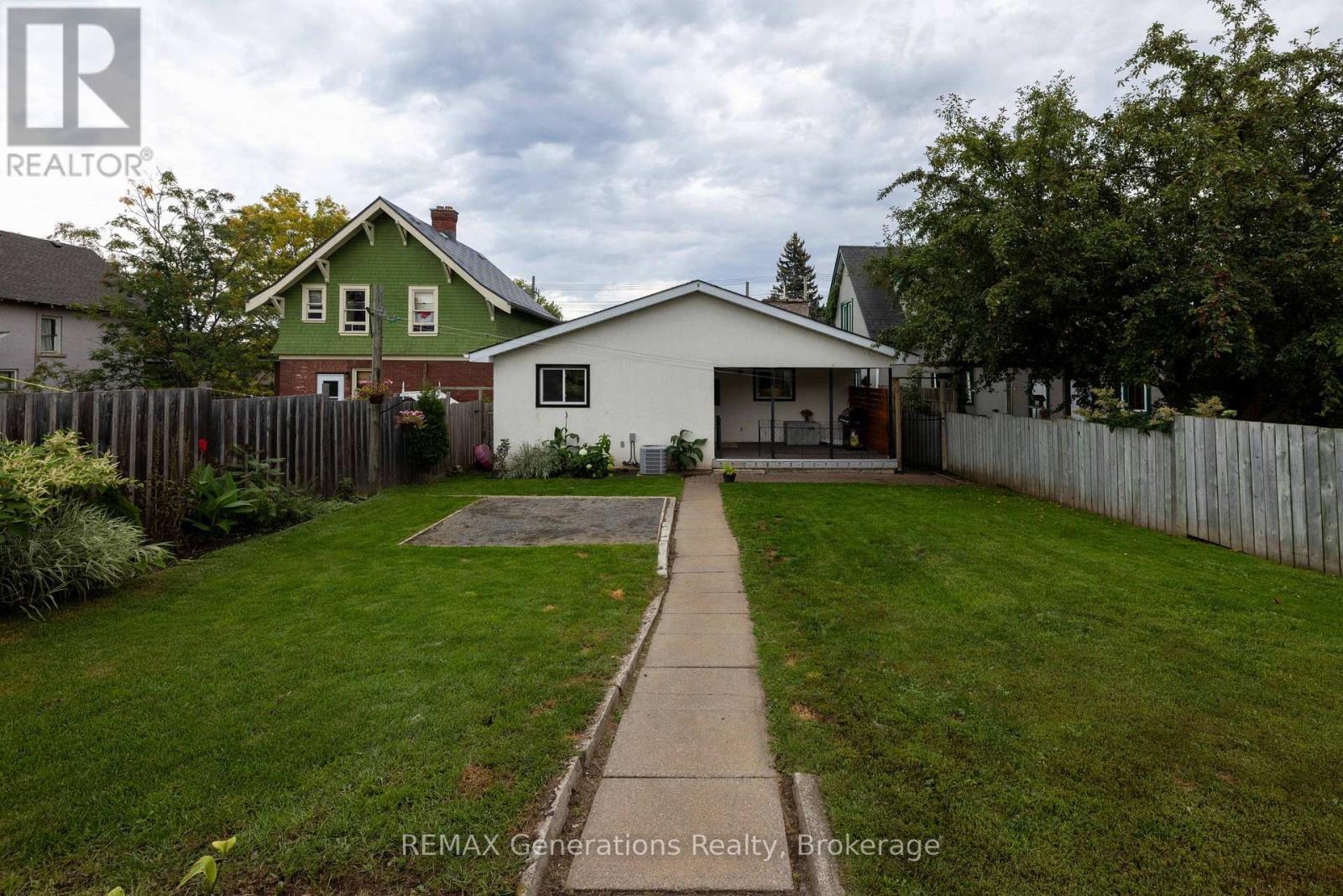 282 Algoma Street N Property Photo 39
