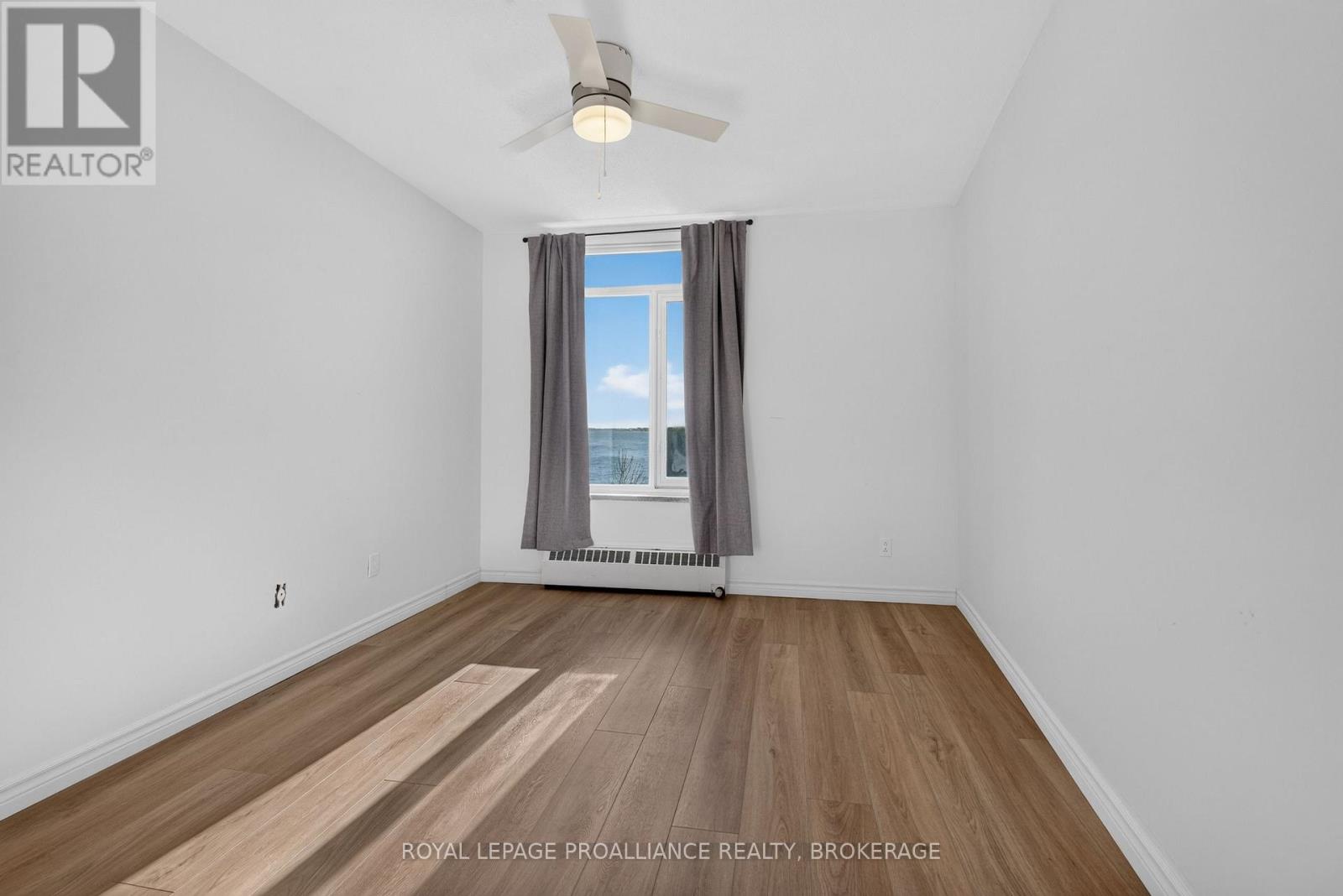 306 - 1 Mowat Avenue Property Photo 4