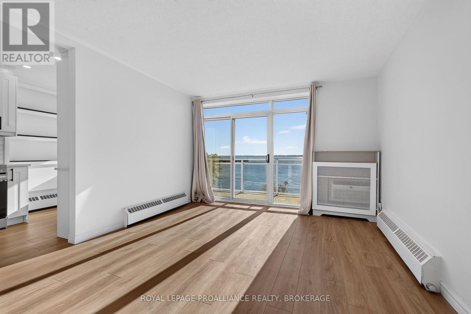 306 - 1 Mowat Avenue Property Photo 9