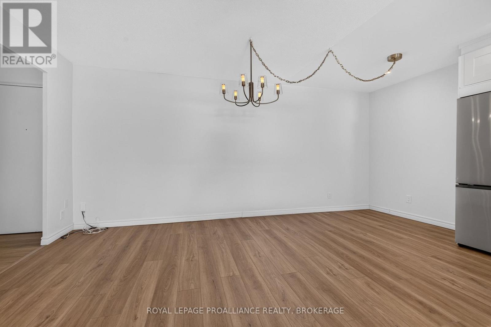 306 - 1 Mowat Avenue Property Photo 12