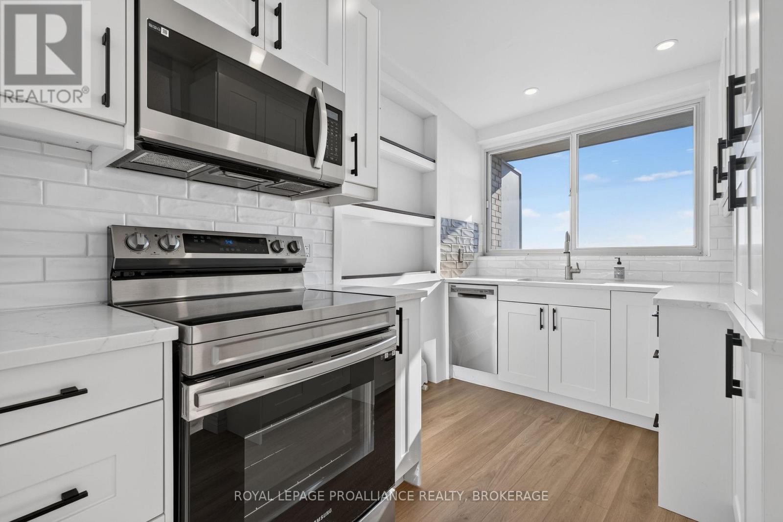 306 - 1 Mowat Avenue Property Photo 16